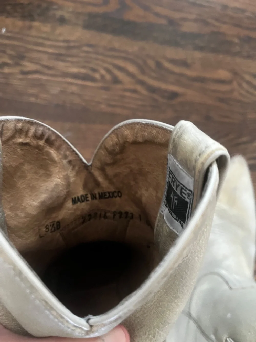 Frye Billy Short Pull-On in unique cream color - Picture 5 of 8